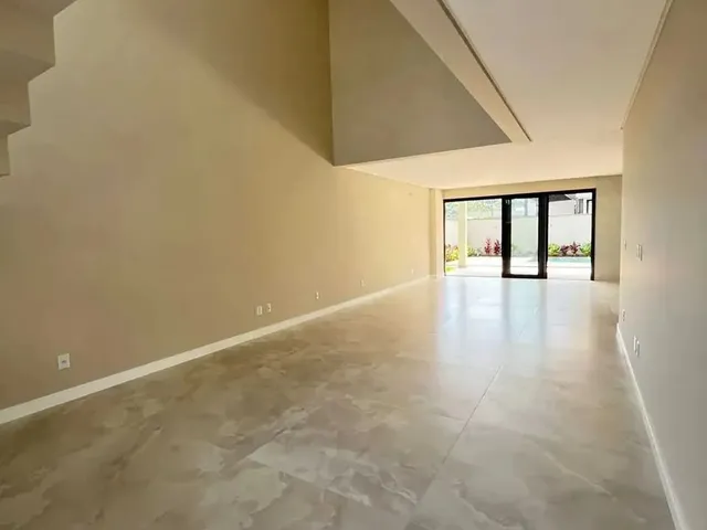 Imagem 8: Casa de Alto Padrão com 4 Dormitórios Sendo 3 Suítes e 4 Vagas de Garagem Em