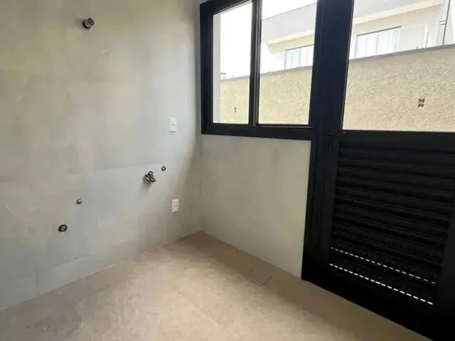 Imagem 4: Casa de Alto Padrão com 4 Dormitórios Sendo 3 Suítes e 4 Vagas de Garagem Em