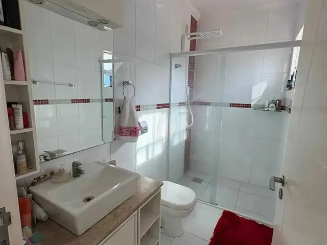 Imagem: Casa Ampla com 3 Dormitórios e 2 Vagas