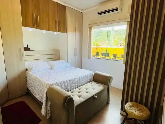 Imagem 1: Casa com 3 Dormitórios Sendo 1 Suíte e 5 Vagas de Garagem no Bairro Parque Guarani Em