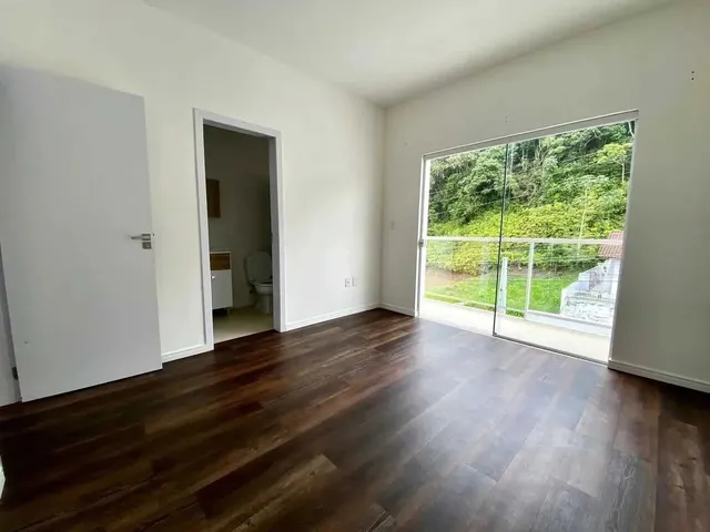 Imagem 2: Casa com 3 Dormitórios Sendo 1 Suíte e 2 Vagas de Garagem em Brusque