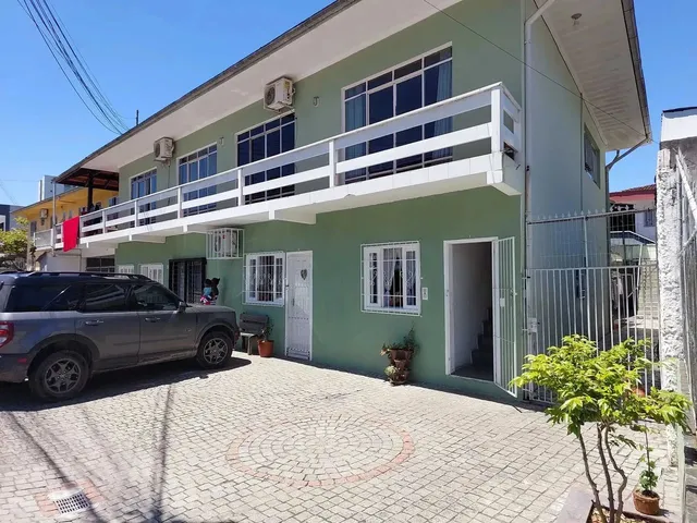 Imagem: Casa Multifamiliar com 8 Apartamentos no