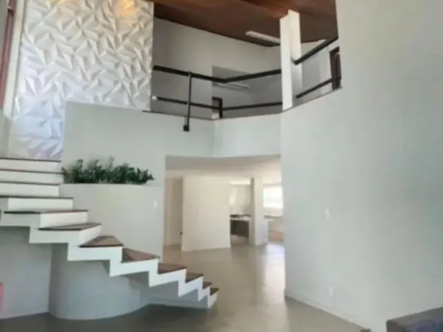 Imagem 2: Excelente Casa para Locação 4/4 (03 Suítes) com Espaço Gourmet e Piscina Privativa E