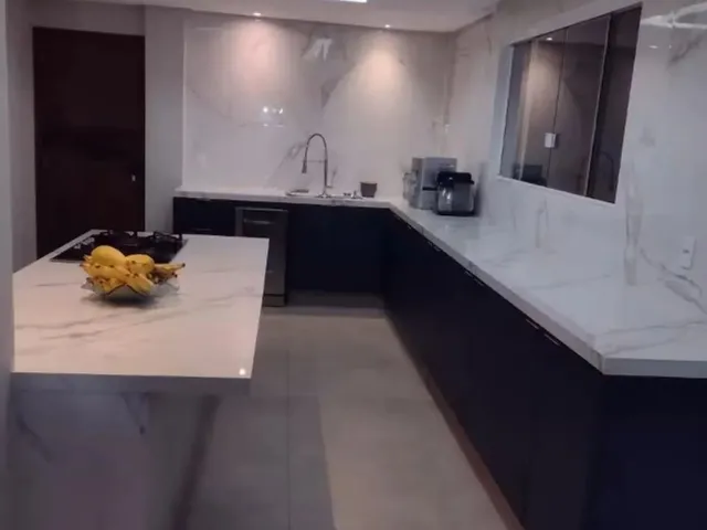 Imagem 6: Excelente Casa para Locação 4/4 (03 Suítes) com Espaço Gourmet e Piscina Privativa E