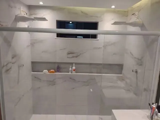 Imagem 9: Excelente Casa para Locação 4/4 (03 Suítes) com Espaço Gourmet e Piscina Privativa E