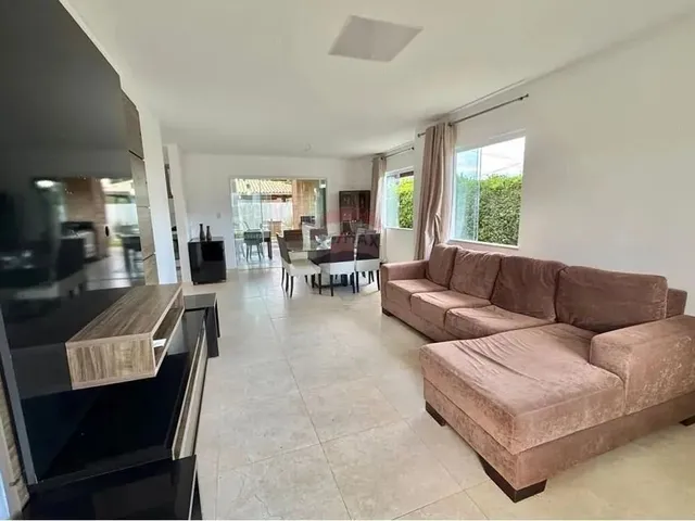 Imagem 4: Casa Duplex Semi-Mobiliada para Aluguel em Condominio com 5 Quartos - Abrantes