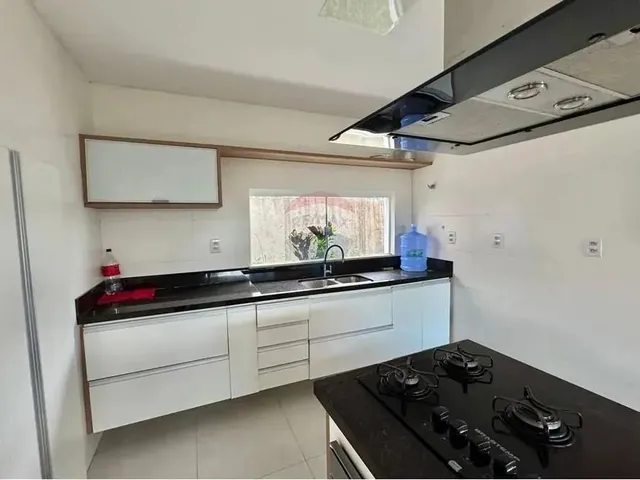 Imagem 2: Casa Duplex Semi-Mobiliada para Aluguel em Condominio com 5 Quartos - Abrantes