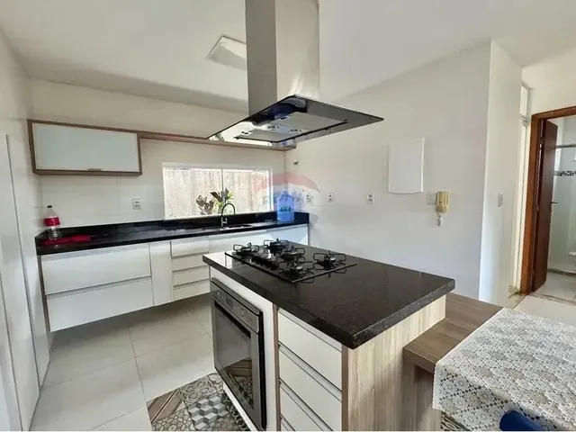 Imagem 10: Casa Duplex Semi-Mobiliada para Aluguel em Condominio com 5 Quartos - Abrantes