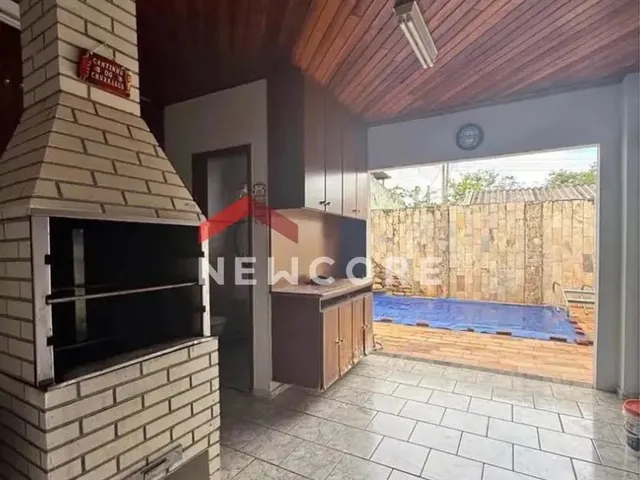 Imagem: A casa possui 3 Dormitórios, 1 Suíte, 3 Banheiros, 3
