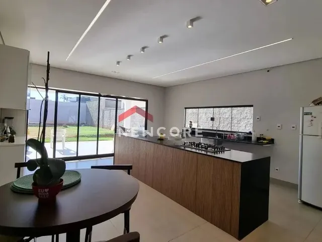 Imagem: Casa de Condomínio em Rua Senhora Regina