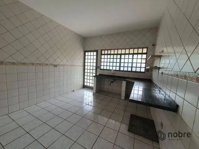 Imagem 15: Sobrado com 4 Dormitórios À Venda, 193 M² por R$ 490.000,00 - Plano Diretor Sul
