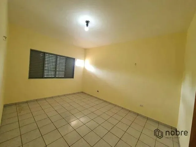 Imagem 8: Sobrado com 4 Dormitórios À Venda, 193 M² por R$ 490.000,00 - Plano Diretor Sul