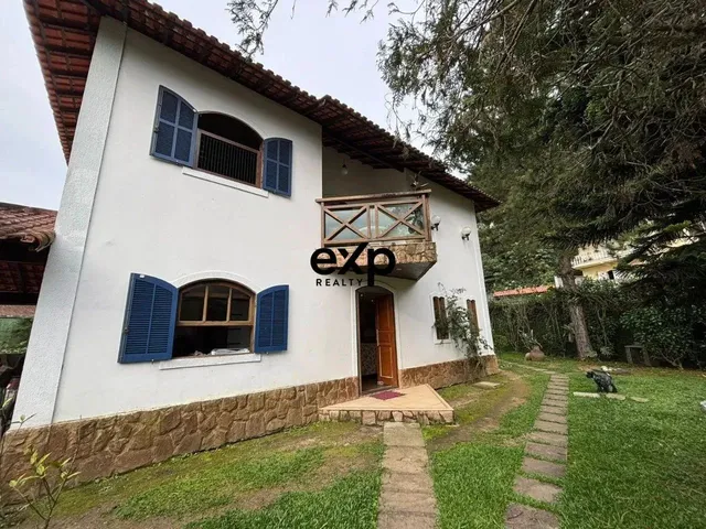 Imagem: A casa possui 5 Dormitórios, 5 Banheiros, 3 Vagas na