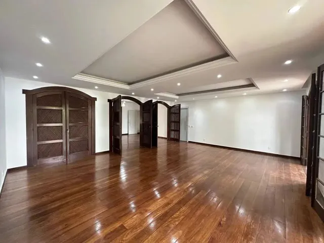 Imagem 12: Casa para Aluguel, 5 Quartos, 2 Suítes, 8 Vagas, São Luiz - Belo Horizonte/Mg