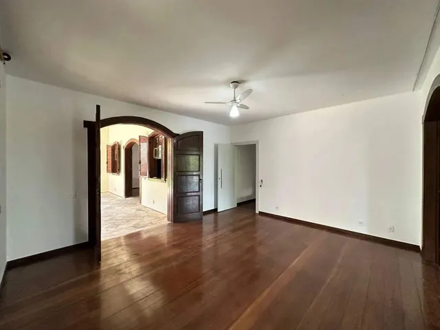 Imagem 13: Casa para Aluguel, 5 Quartos, 2 Suítes, 8 Vagas, São Luiz - Belo Horizonte/Mg