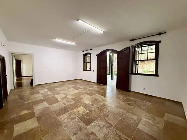 Imagem 4: Casa para Aluguel, 5 Quartos, 2 Suítes, 8 Vagas, São Luiz - Belo Horizonte/Mg