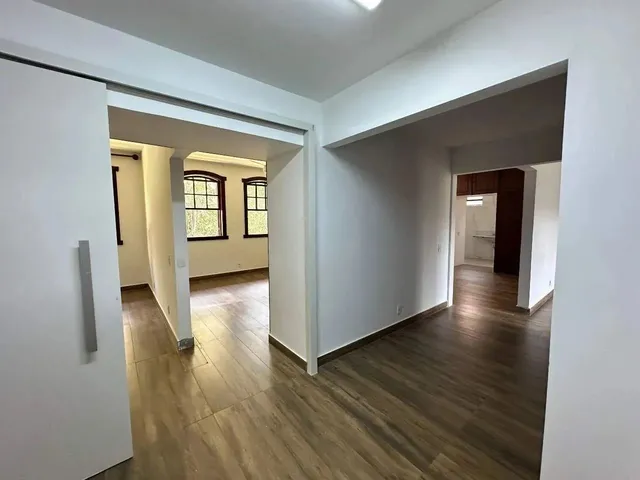 Imagem 7: Casa para Aluguel, 5 Quartos, 2 Suítes, 8 Vagas, São Luiz - Belo Horizonte/Mg
