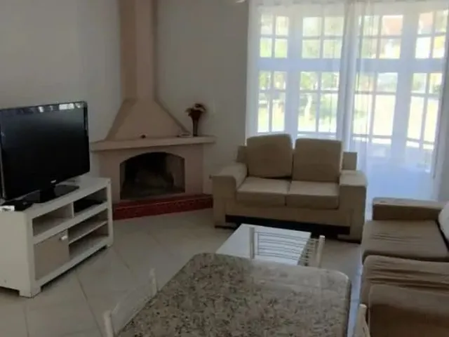Imagem: A casa em condomínio possui 3 Dormitórios, 2 Banheiros, 2