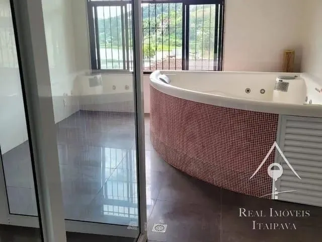 Imagem 5: Quitandinha - Casa com 800M², com Vista Cinematográfica!...