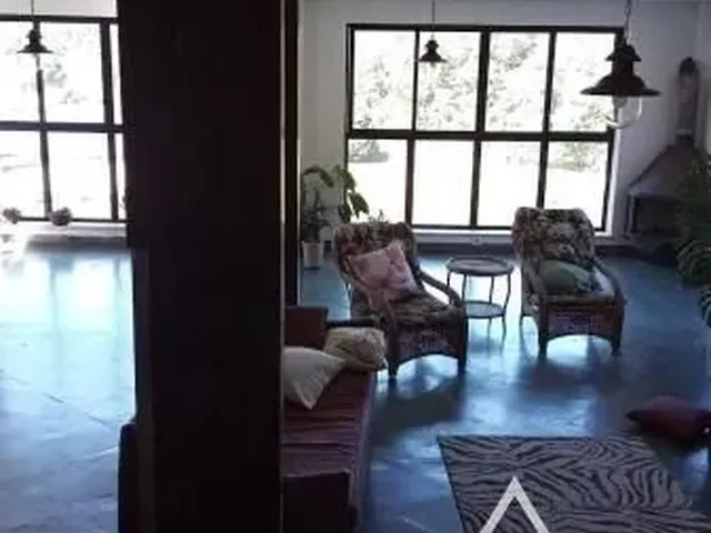 Imagem 4: Quitandinha - Casa com 800M², com Vista Cinematográfica!...