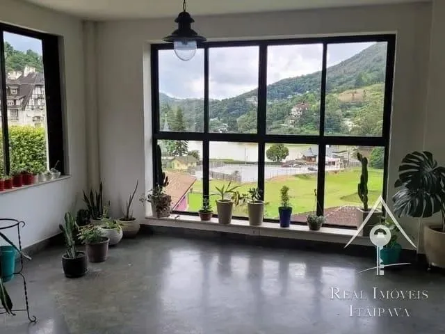 Imagem 14: Quitandinha - Casa com 800M², com Vista Cinematográfica!...