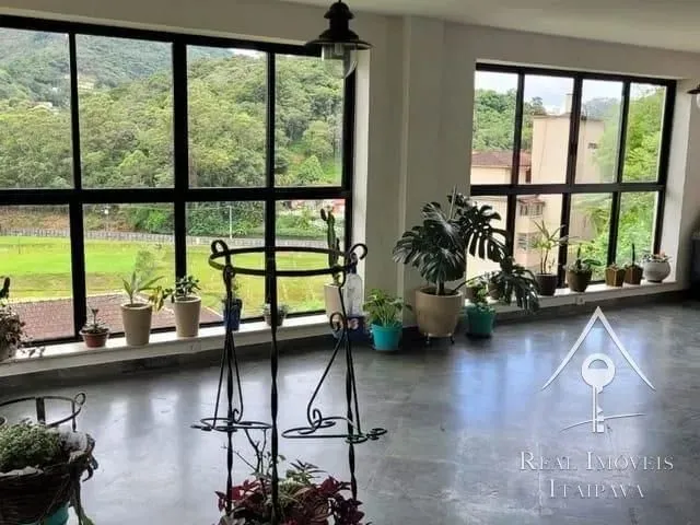 Imagem 16: Quitandinha - Casa com 800M², com Vista Cinematográfica!...