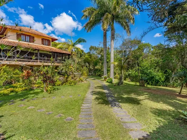 Imagem 1: Casa com 4 Quartos em Samambaia, Petrópolis