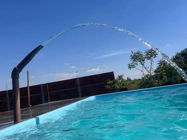 Imagem: A chácara possui 3 Dormitórios, 2 Banheiros, 1.000m² de