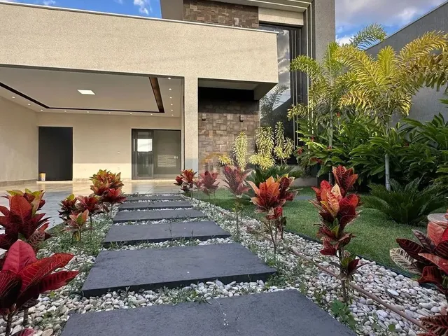 Imagem: Casa Alto Padrão Sozinha no Lote - Oportunidade
