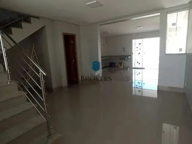 Imagem 2: Oportunidade | Village Veneza | Sobrado 3 Suítes | Varanda com Churrasqueira | 189M²