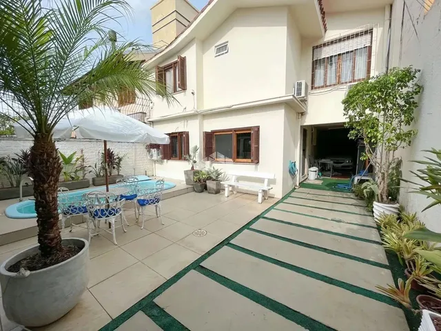 Imagem: Casa À Venda, 3 Dormitórios, 4 Vagas de