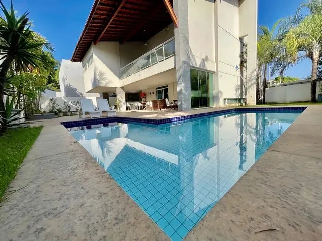 Imagem: A casa em condomínio possui 5 Dormitórios, 4 Suítes, 5