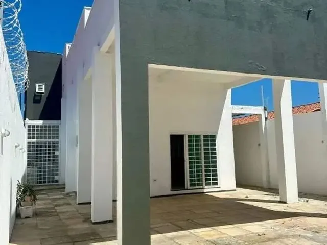 Imagem: Casa À Venda, 3 Quartos, 1 Suíte, 4 Vagas