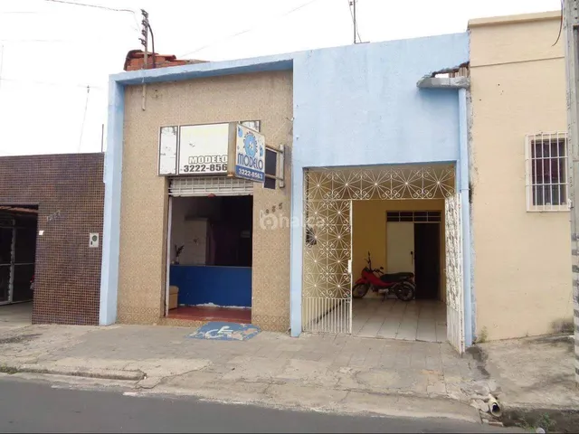 Imagem: Casa Residencial À Venda, no Bairro Centro