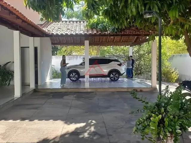 Imagem: A casa possui 5 Dormitórios, 3 Suítes, 2 Banheiros, 4