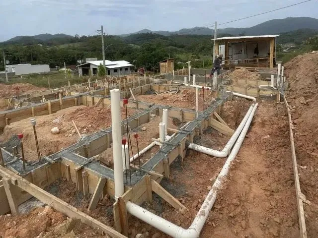 Imagem 7: Casa Solta com Suíte e Garagem, em Obra Nova Chama Que Sai Negócio