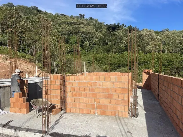 Imagem 2: Casa Solta com Suíte e Garagem, em Obra Nova Chama Que Sai Negócio
