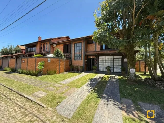 Imagem: Casa com 5 Quartos, 2 Suítes, com Piscina