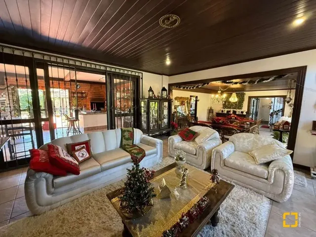 Imagem 5: Casa com 5 Quartos, 2 Suítes, com Piscina, no Parque São Jorge, Florianópolis