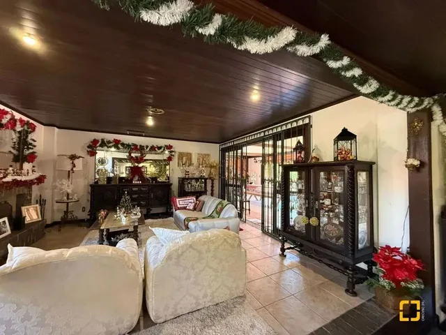 Imagem 16: Casa com 5 Quartos, 2 Suítes, com Piscina, no Parque São Jorge, Florianópolis