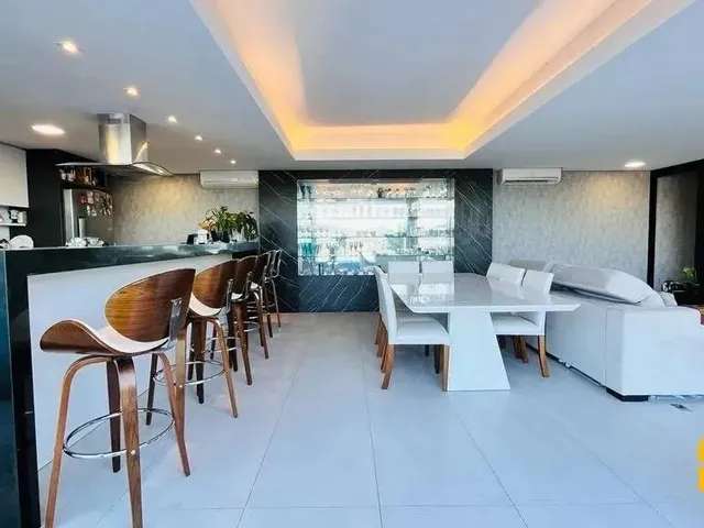 Imagem 2: Casa na Trindade com 4 Dormitórios com Vista Espetacular, Moderna e Requintada