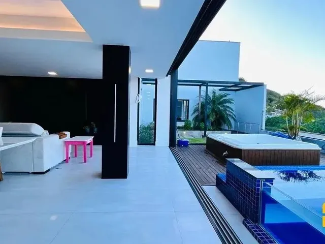 Imagem 6: Casa na Trindade com 4 Dormitórios com Vista Espetacular, Moderna e Requintada