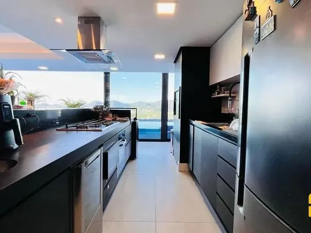 Imagem 14: Casa na Trindade com 4 Dormitórios com Vista Espetacular, Moderna e Requintada