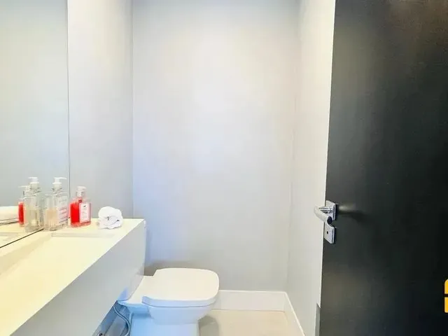 Imagem 11: Casa na Trindade com 4 Dormitórios com Vista Espetacular, Moderna e Requintada