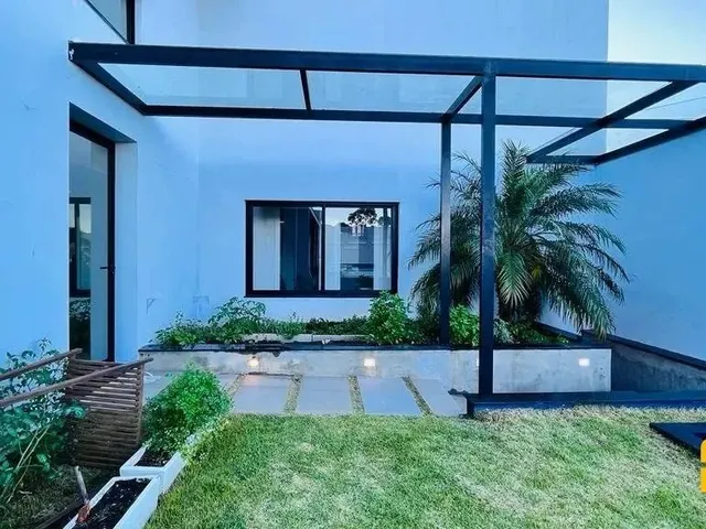 Imagem 12: Casa na Trindade com 4 Dormitórios com Vista Espetacular, Moderna e Requintada