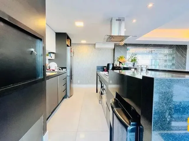 Imagem 13: Casa na Trindade com 4 Dormitórios com Vista Espetacular, Moderna e Requintada