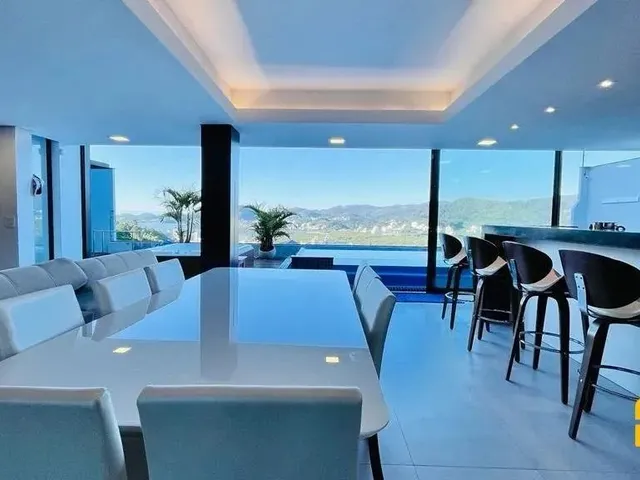Imagem 8: Casa na Trindade com 4 Dormitórios com Vista Espetacular, Moderna e Requintada
