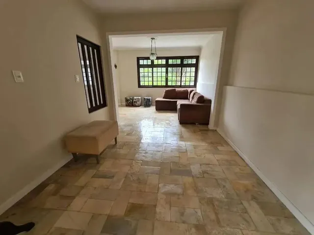 Imagem: Casa de 06 Dorm. Sendo 02 Suítes na Trindade