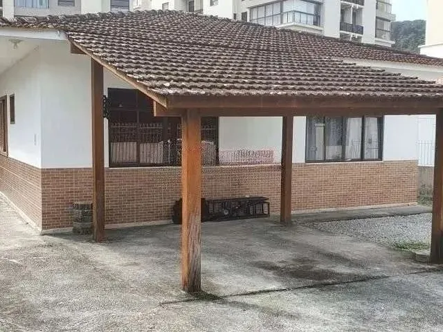 Imagem: Casa com Amplo Terreno