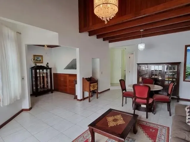 Imagem: Casa com 05 Dorm. S/02 Suítes 255M² no